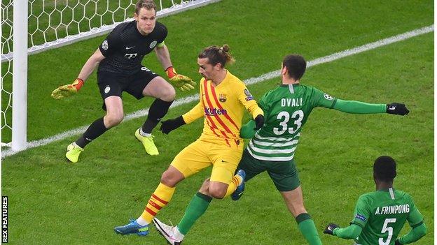 Antoine Griezmann (second right)