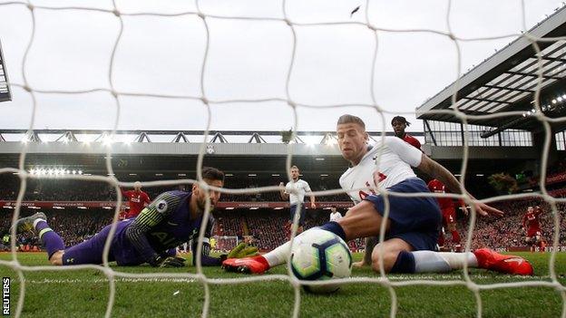 Toby Alderweireld scores own goal