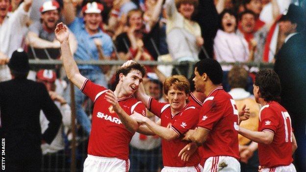 Norman Whiteside celebrates scoring the extra-time winner against Everton in the 1985 final