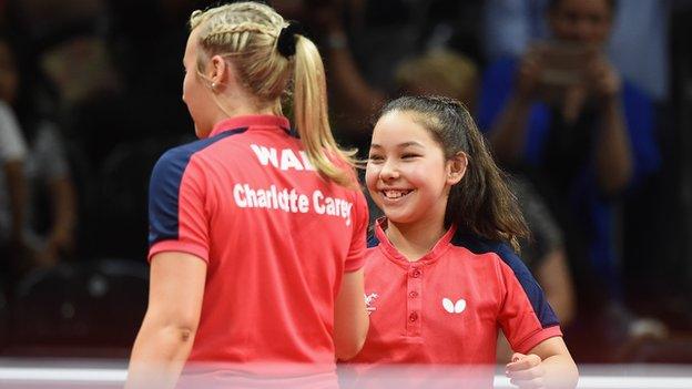 Anna Hursey (R) celebrates with Charlotte Carey at the 2018 Commonwealth Games