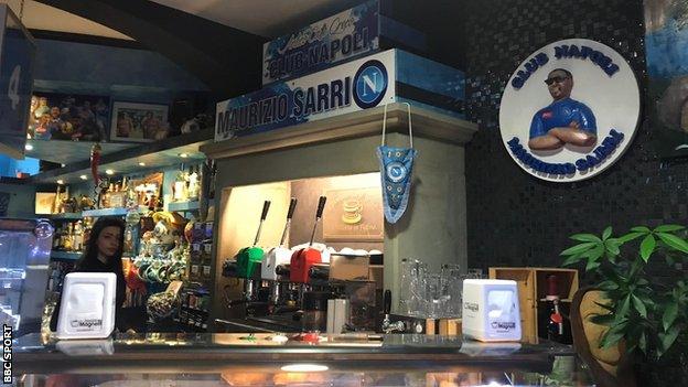 Maurizio Sarri tributes in cafe