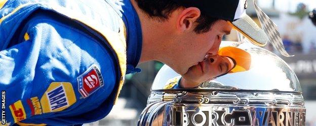 Alex Rossi kisses the Borg-Warner trophy