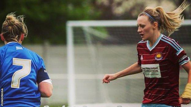 Stacey Little playing for West Ham Ladies