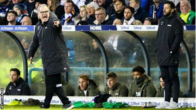 Marcelo Bielsa (left)