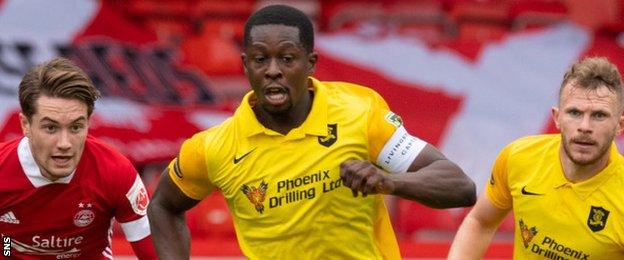 Livingston midfielder Marvin Bartley