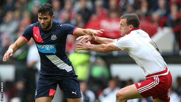 Mehdi Abeid (left)