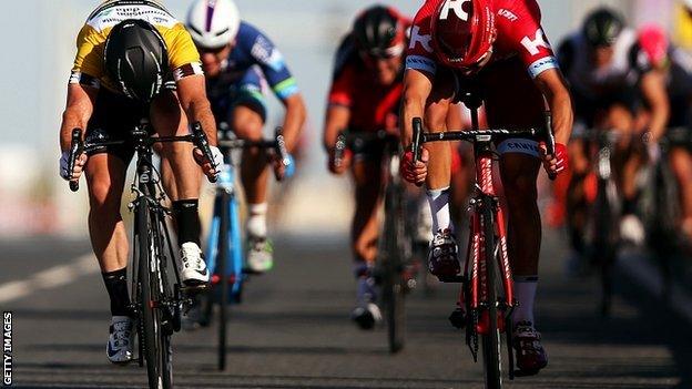 Alexander Kristoff (right) of Norway beats Mark Cavendish of Great Britain