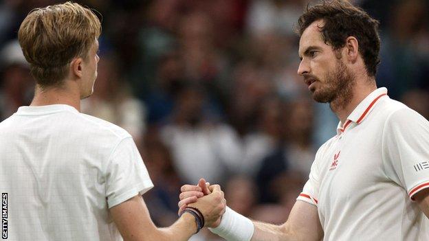 Andy Murray shakes hands with Denis Shapovalov