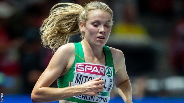 Emma Mitchell clocked 2:36.47 on her marathon debut in Valencia