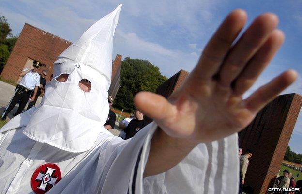 25: A member of the Ku Klux Klan salutes during American Nazi Party rally at Valley Forge National Park 25 September 2004