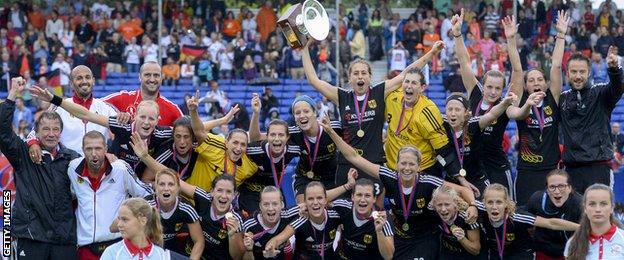 Germany women lift the 2013 EuroHockey Champion title