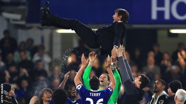 Antonio Conte thrown in the air by Chelsea players