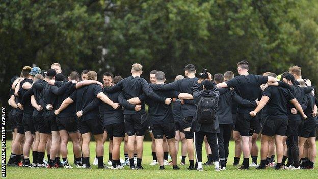 Ospreys players in a huddle at training