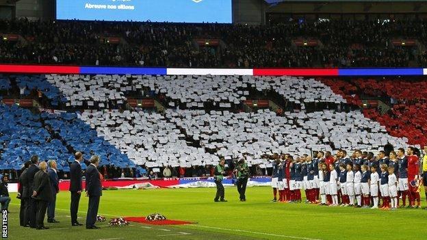 The France team observe the minute's silence ahead of kick-off