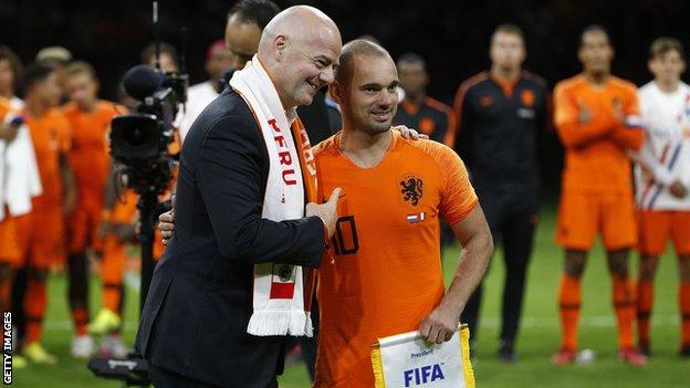 Fifa president Gianni Infantino and Wesley Sneijder