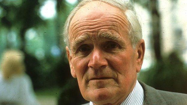 Desmond Llewelyn