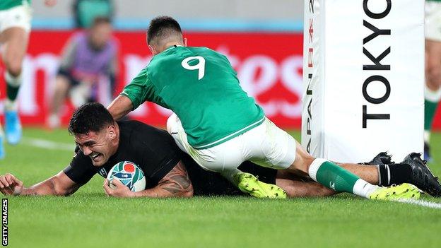 Codie Taylor shrugs off Conor Murray to score at the side of the posts