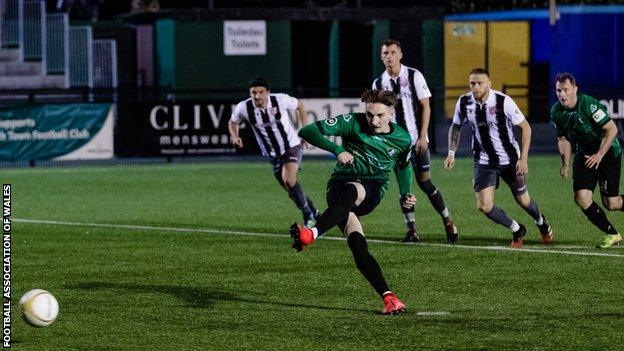 Matthew Jones scored from the penalty spot for Aberystwyth after Steff Davies was fouled