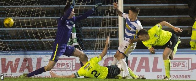 Gary Oliver scores for Morton against Hibs