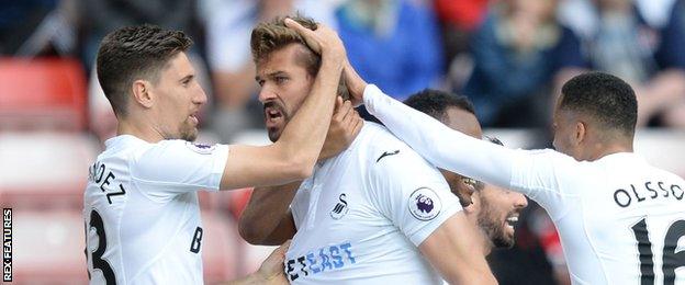 Fernando Llorente celebrates scoring