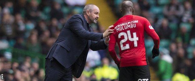 Steve Clarke speaks to Youssouf Mulumbu during Kilmarnock's match against Celtic in Glasgow