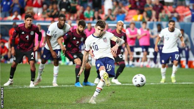 Christian Pulisic scores the winning penalty against Mexico