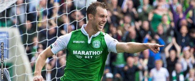 Steven Whittaker celebrates scoring for Hibs