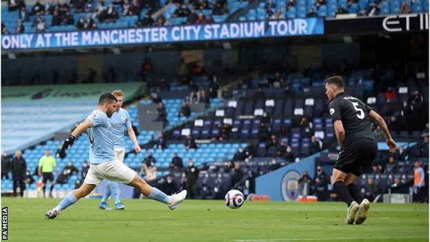 Sergio Aguero scores City's fourth goal against Everton