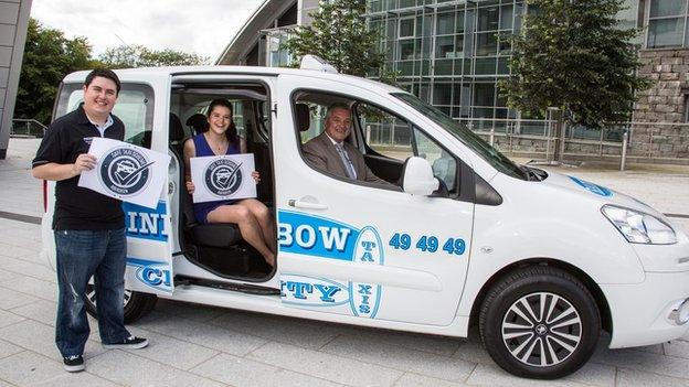 Safe Taxi Aberdeen launch: RGU Student President Edward Pollock, Aberdeen University Student President Genna Clarke, and General Manager of Rainbow City Taxis Gordon McKay