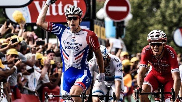 Arnaud Demare wins in Pau