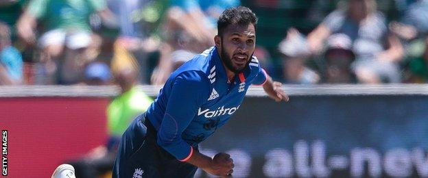 Adil Rashid bowls