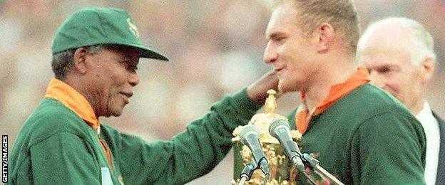 Francois Pienaar receives the Webb Ellis trophy from Nelson Mandela after South Africa beat New Zealand in the 1995 Rugby World Cup final