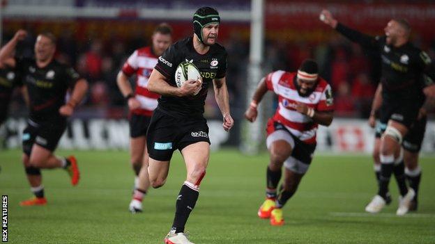 Saracens centre Duncan Taylor with the ball