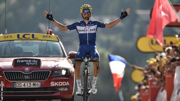 Julian Alaphilippe celebrates winning stage 10