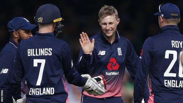 Joe Root (centre) celebrates a wicket