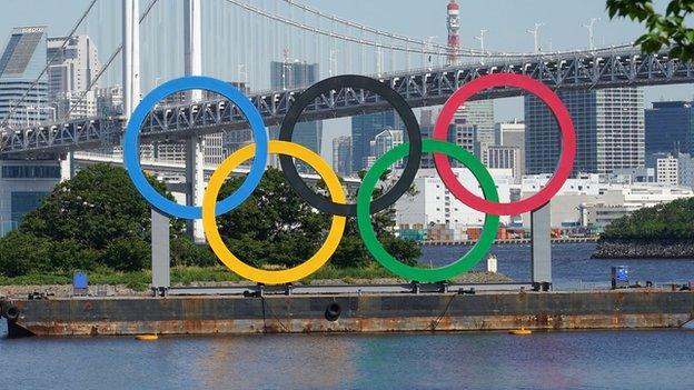 Picture of the Olympic rings on a boat in a Tokyo river