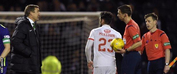 Hibs boss Alan Stubbs approaches referee Kevin Clancy at full-time