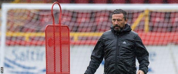 Derek McInnes at Aberdeen training