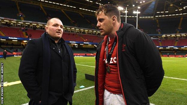 Ken Owens chats with Ryan Elias after the Six Nations victory over Scotland in February 2022