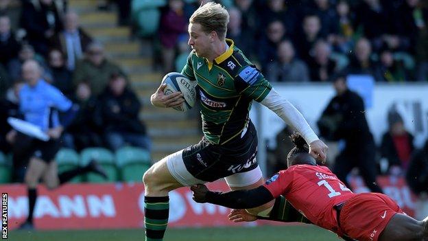 Harry Mallinder charged past Rotimi Segun to scores Saints' second try after only five minutes