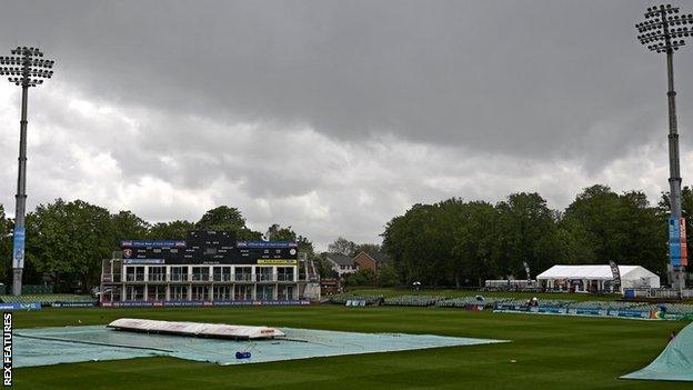 Rain saw the game at the Spitfire Ground peter out to a draw