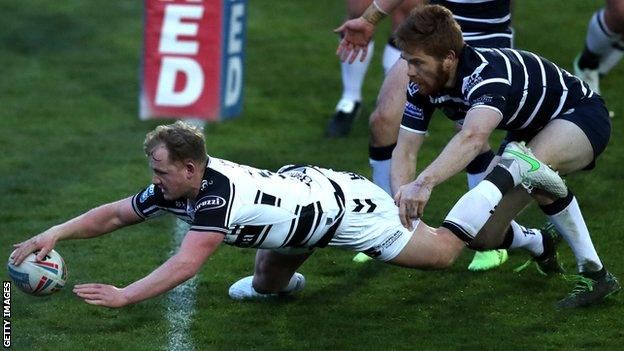 The tie was a repeat of the famous 1983 Challenge Cup final, when underdogs Featherstone beat then holders Hull FC