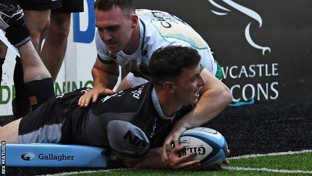 Adam Radwan scores a try for Newcastle