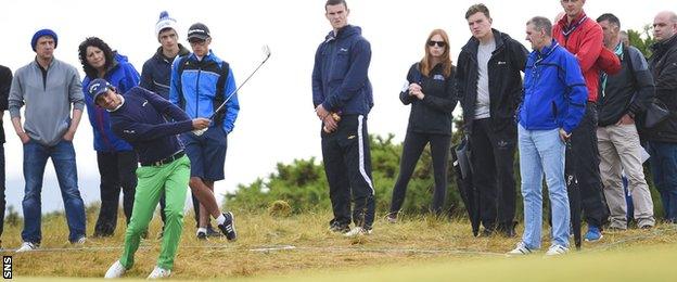 Golf fans watch Matteo Manassero