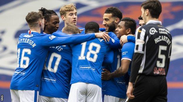 Rangers players celebrate winning the Scottish Premiership