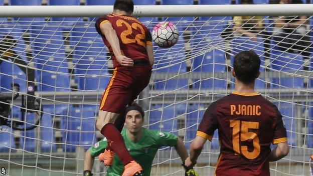 Stephan El Shaarawy heads a goal