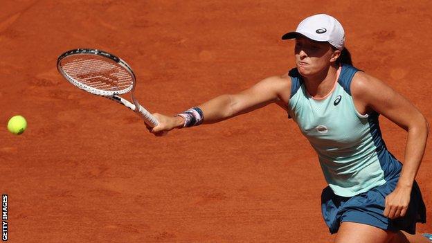 Iga Swiatek returns a ball against Jessica Pegula at the 2022 French Open