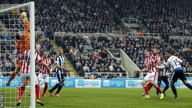 Jack Butland tips a Jamaal Lascelles header over his crossbar