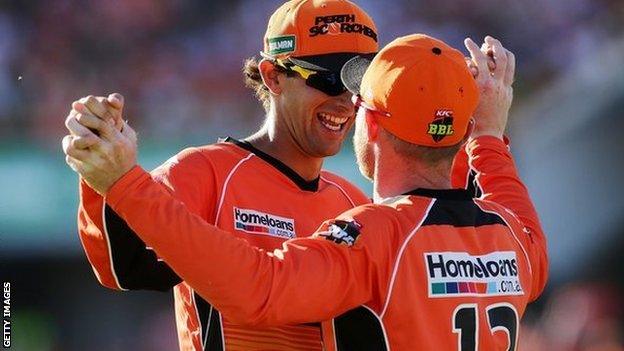 Ashton Agar was a Big Bash winner in Australia in the same team as Ian Bell with Perth Scorchers in 2017