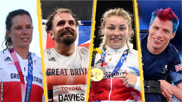 Hannah Mills (l), Aled Sion Davies, Lauren Price and David Smith (r) celebrate their Olympic and Paralympic gold medals in Tokyo.